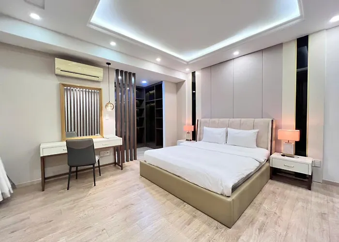 3Br Duplex Star Hill Apartment